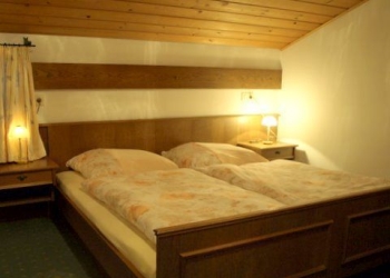 schlafzimmer ferienwohnungen am bauernhof in lermoos